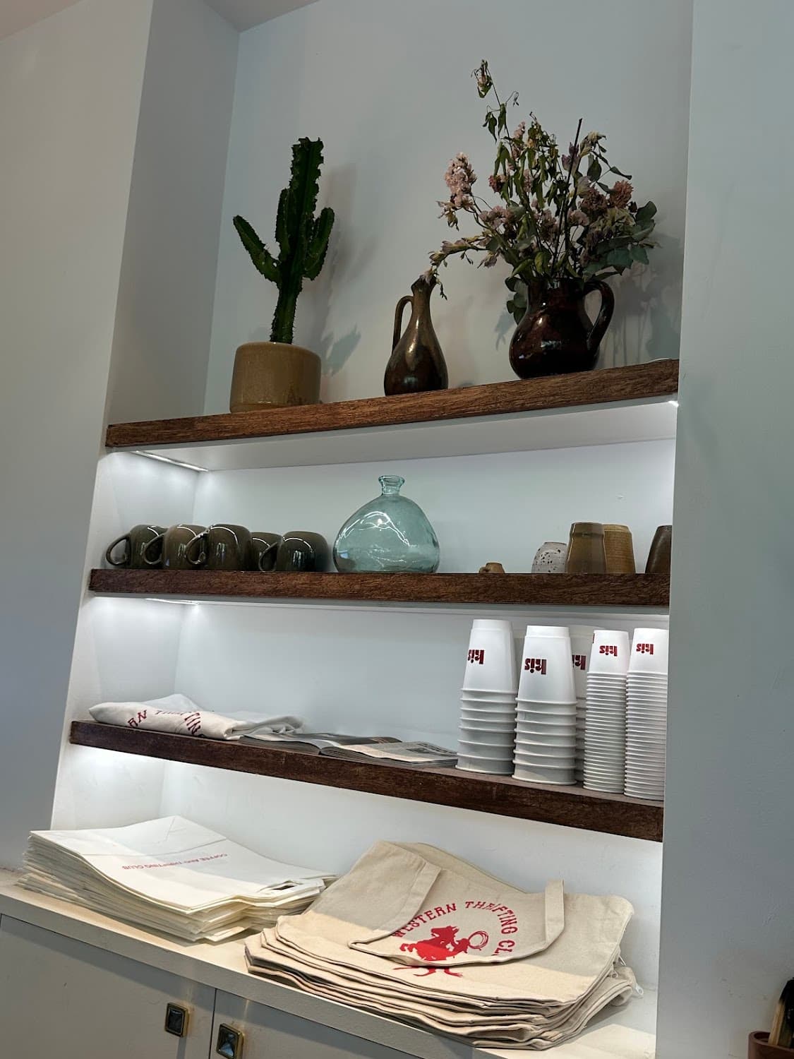KIS - Keep it secret — specialty coffee shop in Paris (photo 4)