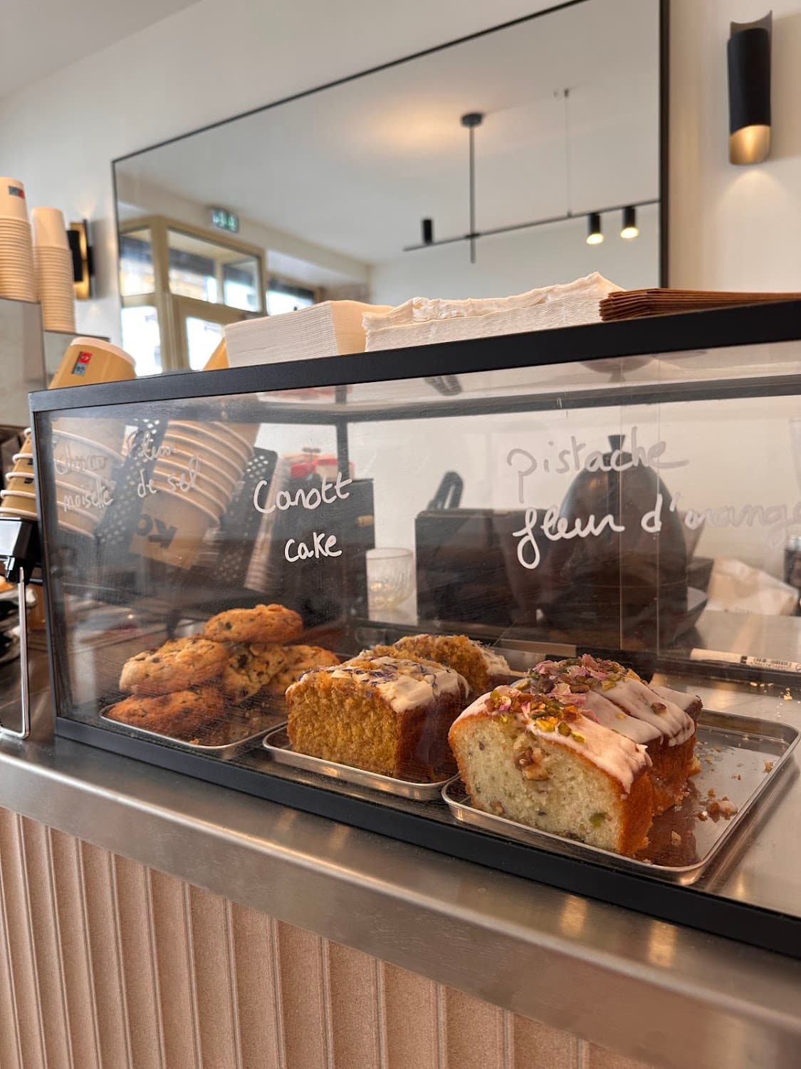 Koni Coffee Shop — specialty coffee shop in Paris (photo 6)