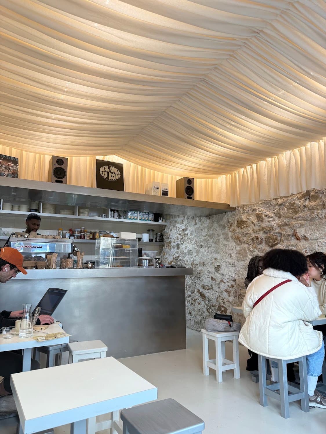 Koni. - Rue du Faubourg Saint-Denis, specialty coffee shop in Paris (photo 4)