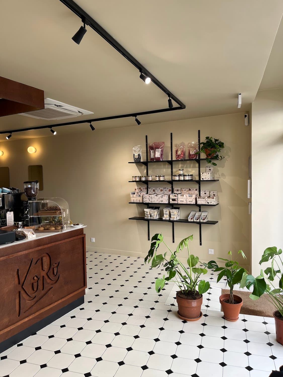 KoRo Café — specialty coffee shop in Paris (photo 1)