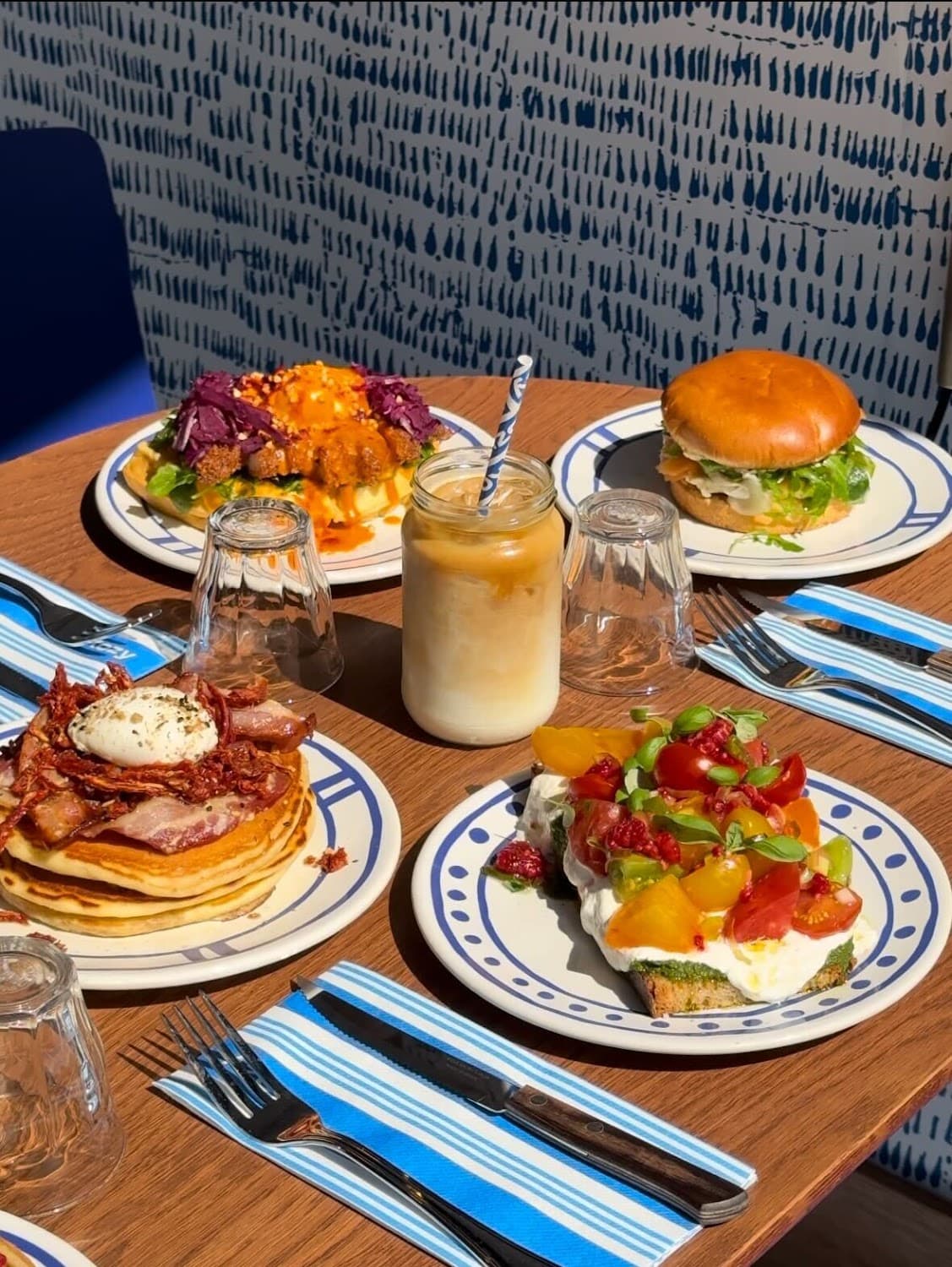 Kozy Pompidou | All-week Brunch | Coffee — specialty coffee shop in Paris (photo 6)