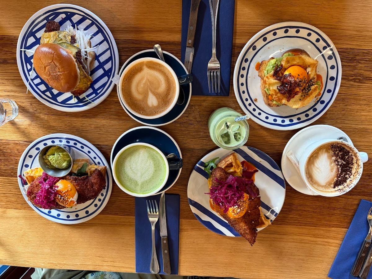 Kozy - Rue La Fayette — specialty coffee shop in Paris (photo 1)