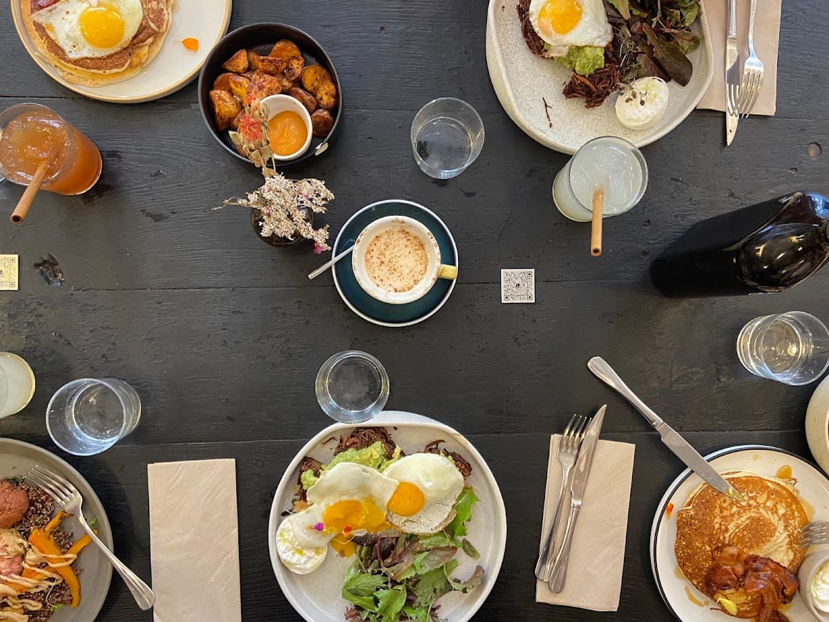La Main Noire — specialty coffee shop in Paris (photo 1)