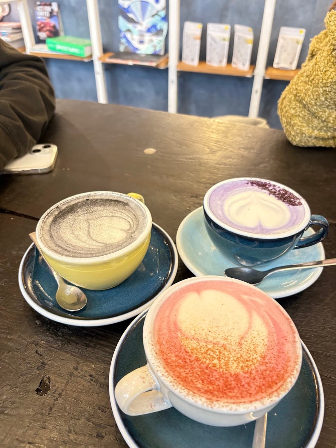 La Main Noire — specialty coffee shop in Paris (photo 3)