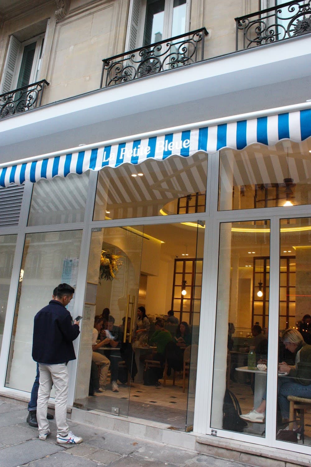 La Petite Bleue, specialty coffee shop in Paris