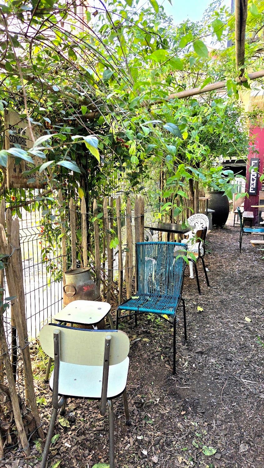 La REcyclerie — specialty coffee shop in Paris (photo 2)