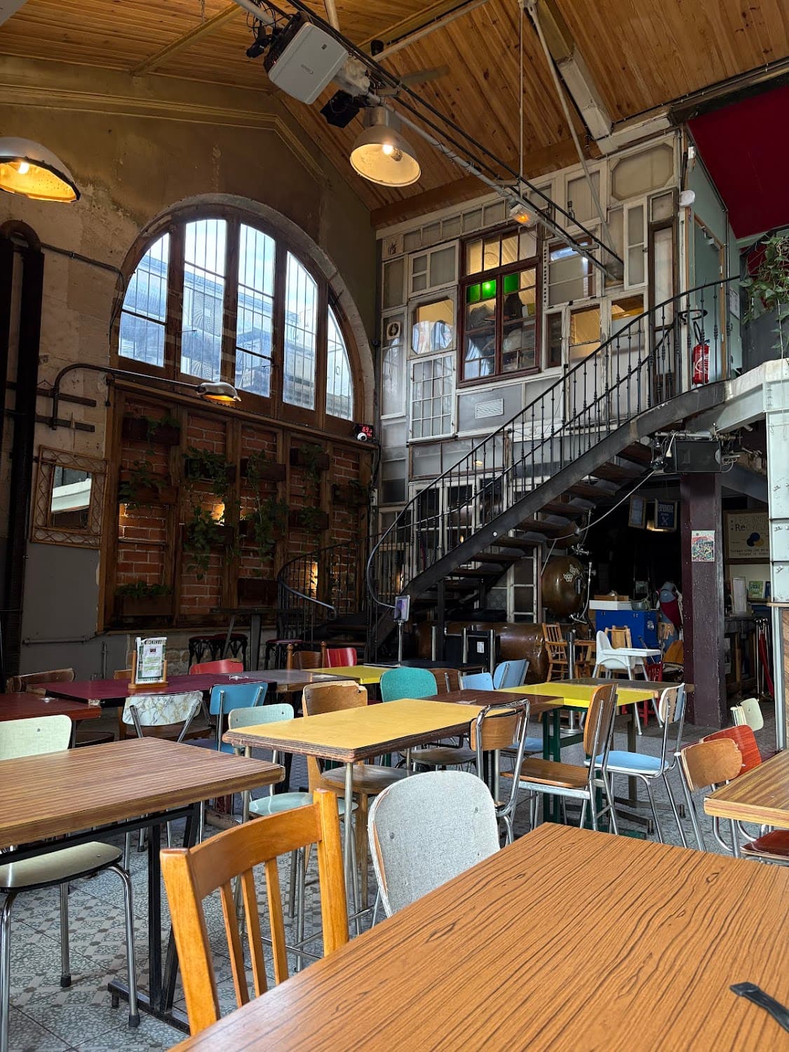 La REcyclerie — specialty coffee shop in Paris (photo 3)