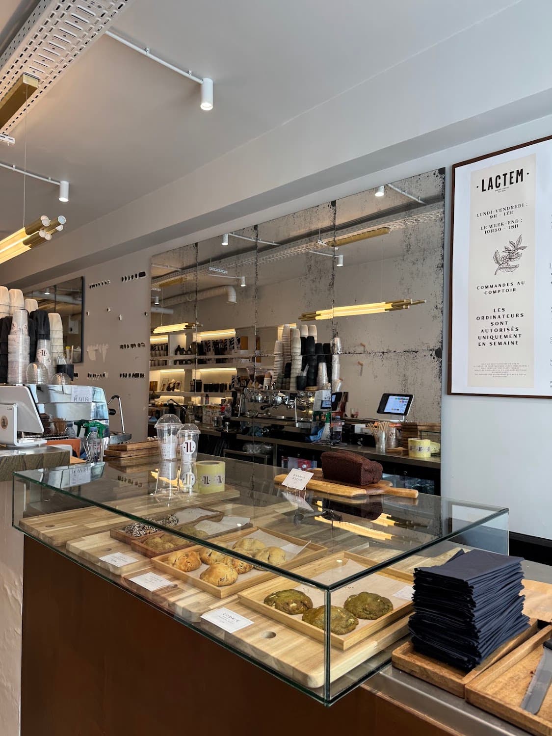 Lactem - Rue Croix des Petits Champs — specialty coffee shop in Paris (photo 3)