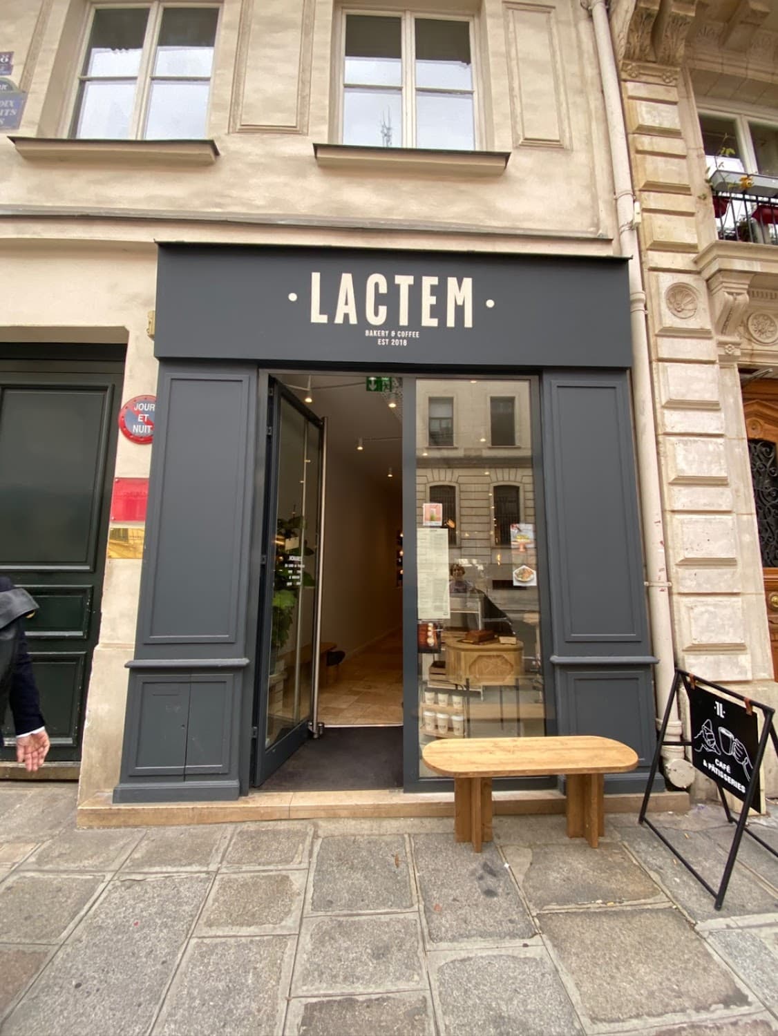 Lactem - Rue du Faubourg Montmartre, specialty coffee shop in Paris