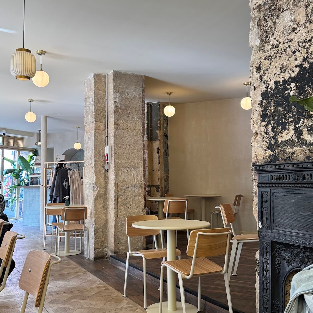 Lalla Coffee — specialty coffee shop in Paris (photo 4)