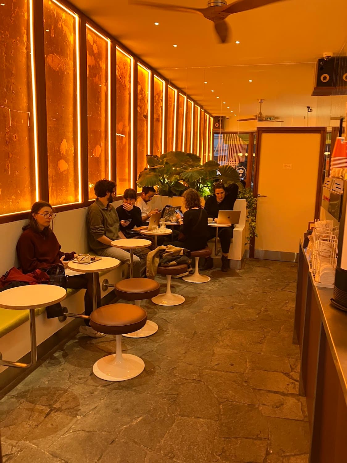 LATTE CLUB - Rue du Faubourg Saint-Antoine, specialty coffee shop in Paris (photo 6)