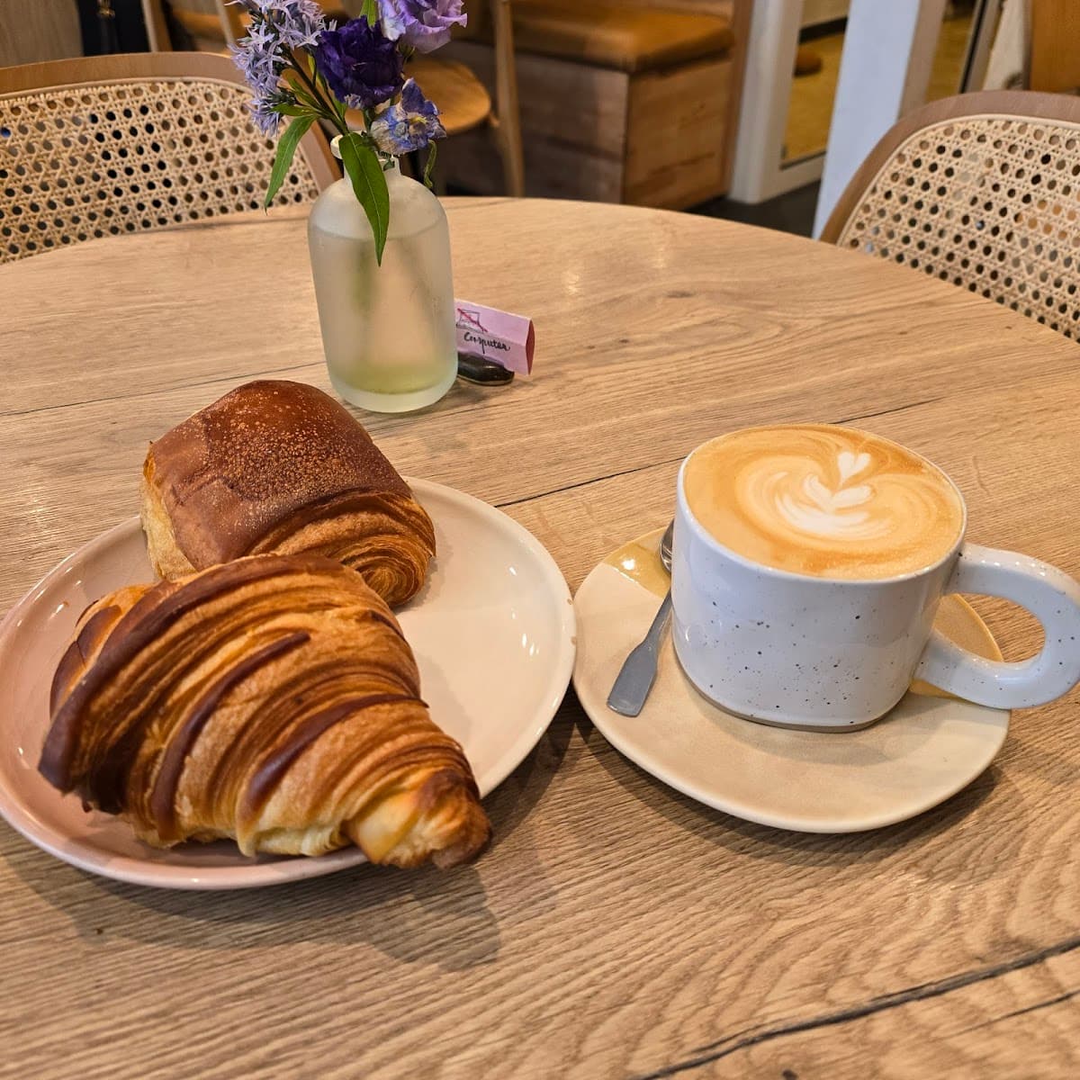Le bon moment — specialty coffee shop in Paris (photo 7)
