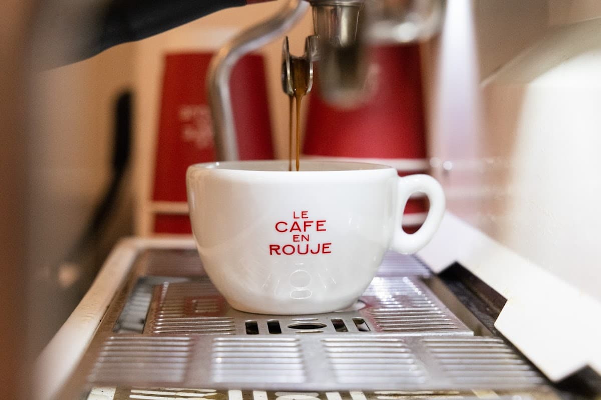 Le Café en Rouje — specialty coffee shop in Paris