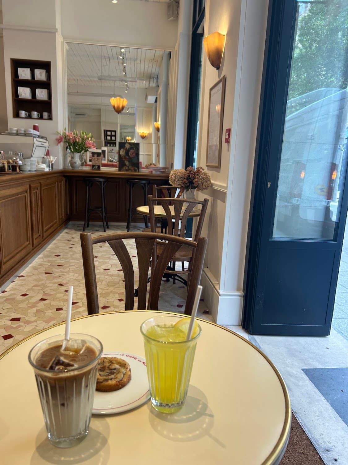 Le Café en Rouje — specialty coffee shop in Paris (photo 2)