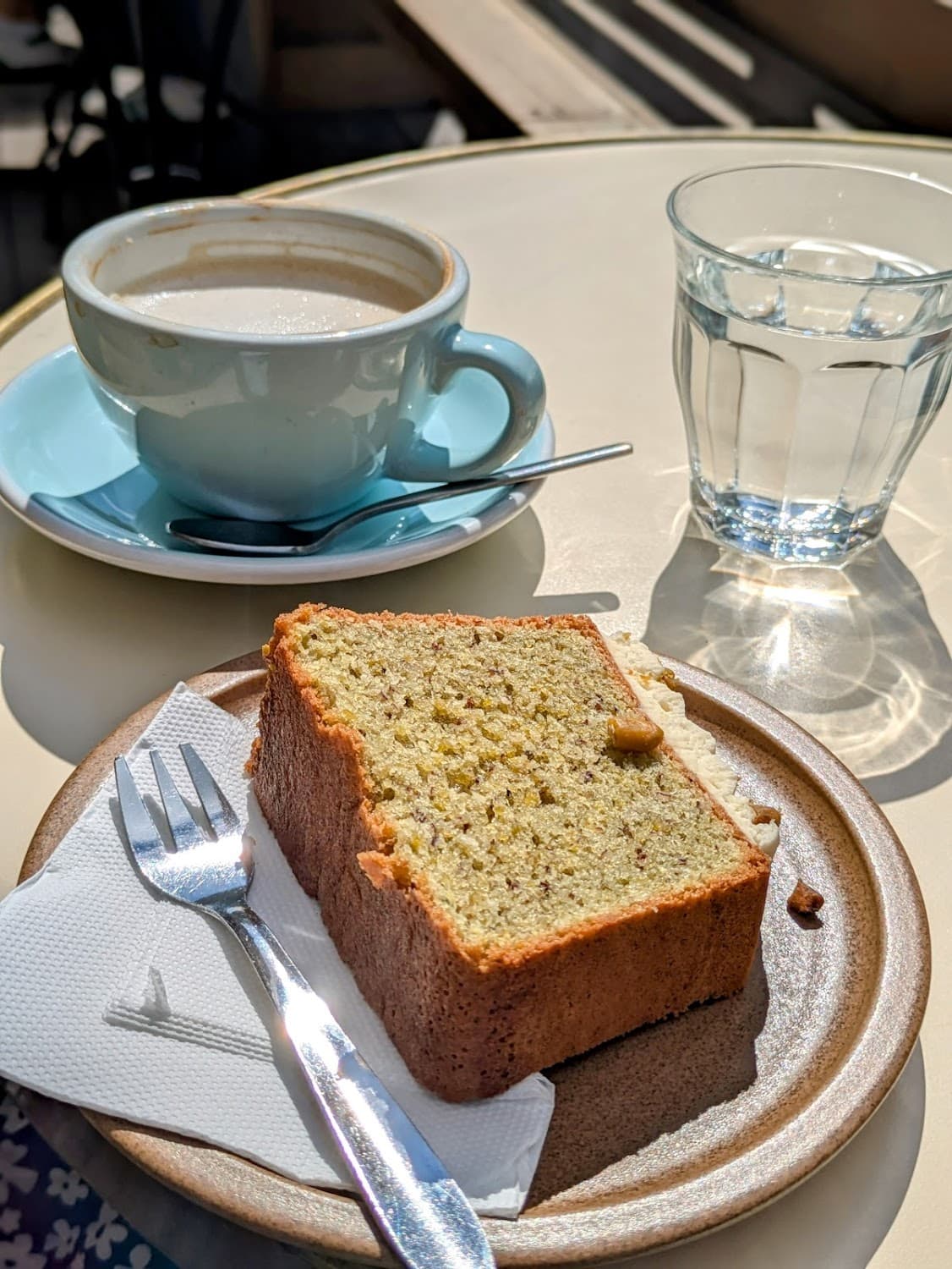 Le Floor — specialty coffee shop in Paris (photo 4)
