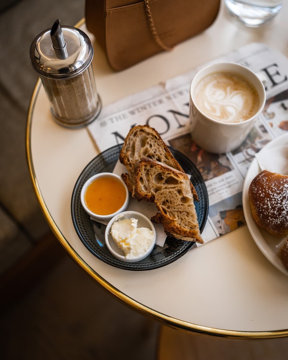 Le Floor — specialty coffee shop in Paris (photo 3)