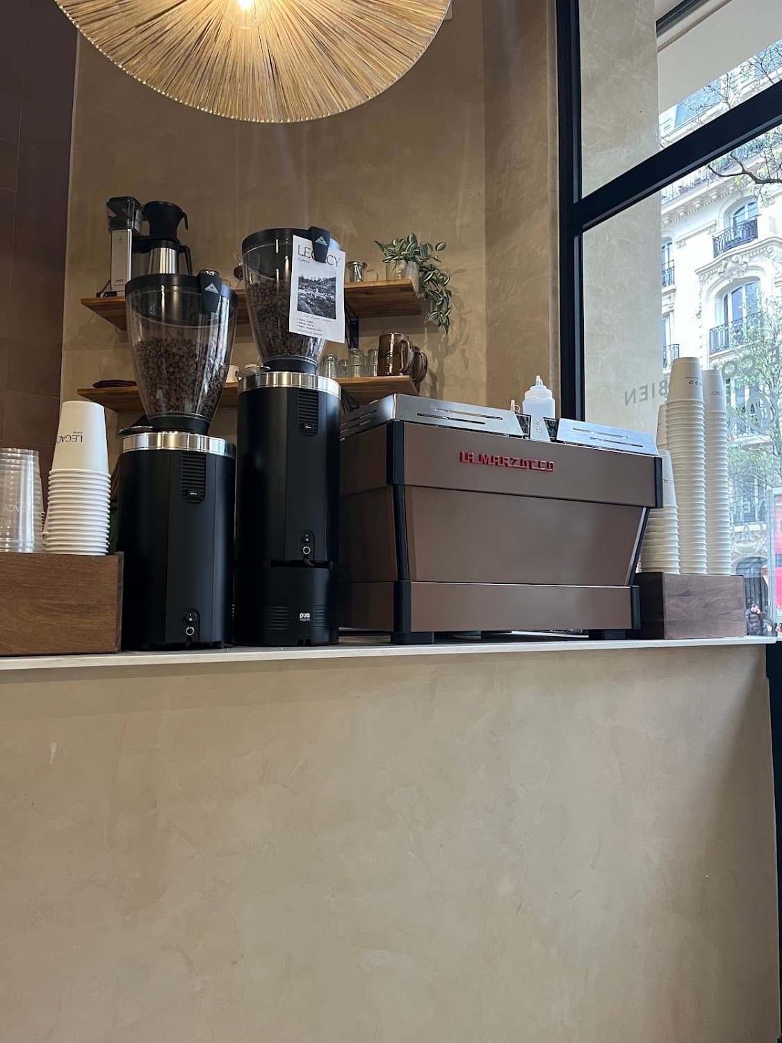 LEGACY COFFEE — specialty coffee shop in Paris (photo 2)