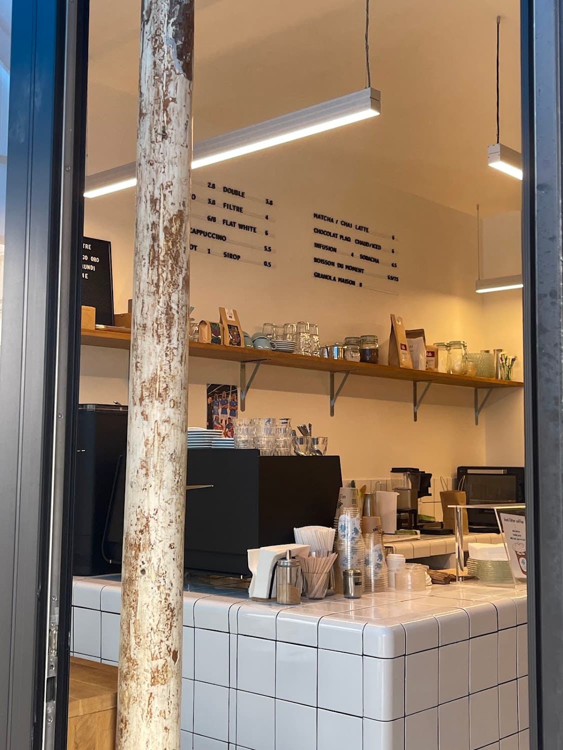 Les bêtises, specialty coffee shop in Paris (photo 5)
