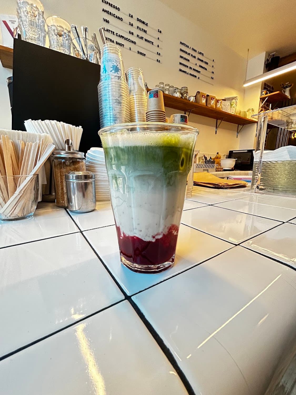 Les bêtises, specialty coffee shop in Paris (photo 2)