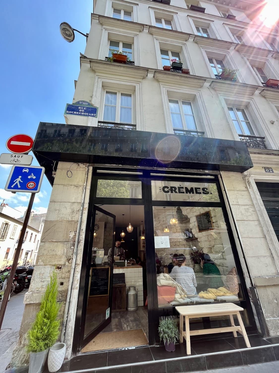 Les Crèmes, specialty coffee shop in Paris