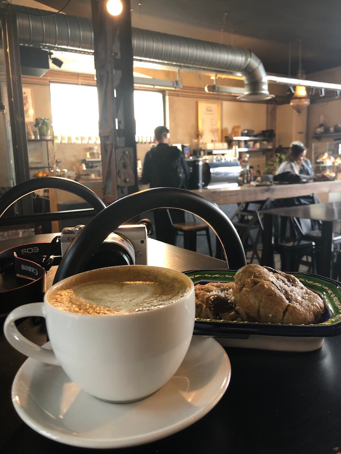 Lomi — specialty coffee shop in Paris (photo 1)