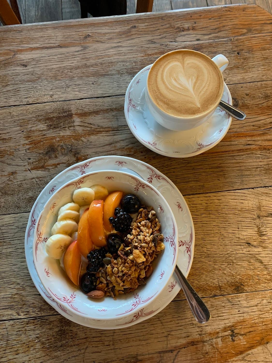 Lomi — specialty coffee shop in Paris (photo 6)
