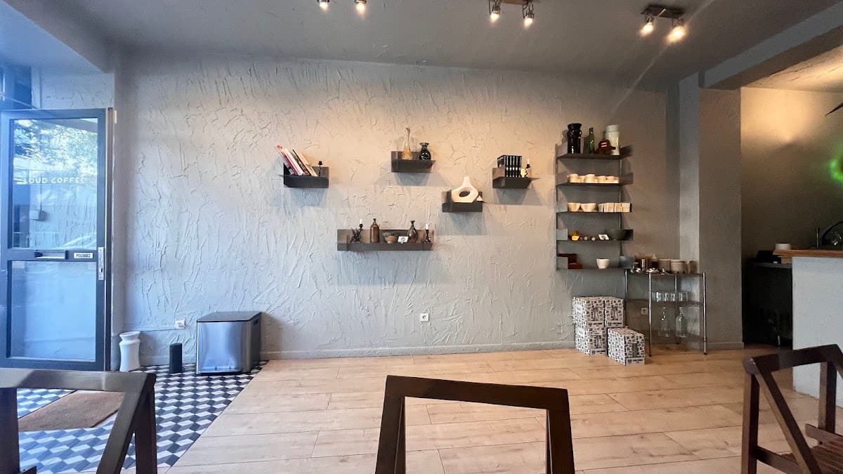 Loud coffee shop — specialty coffee shop in Paris (photo 1)