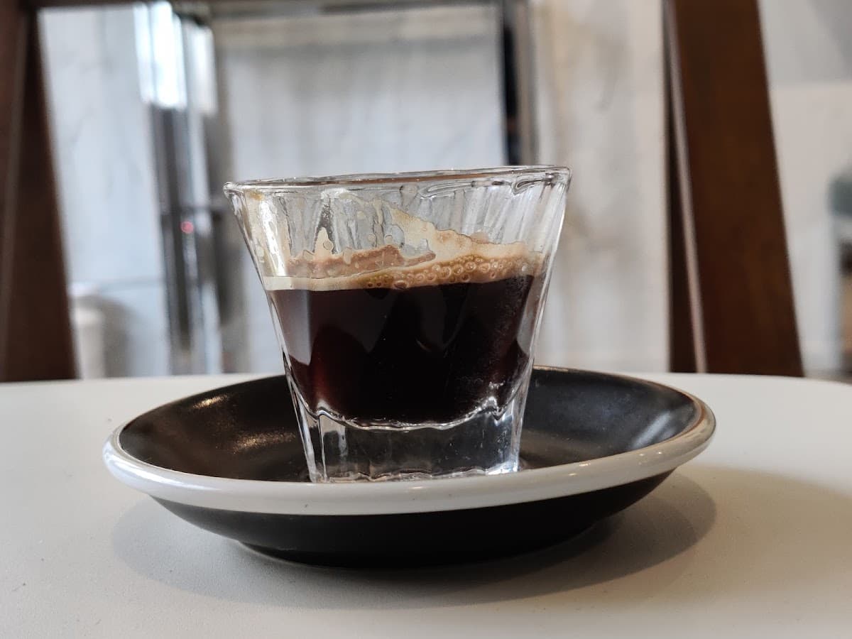 Loud coffee shop — specialty coffee shop in Paris (photo 2)