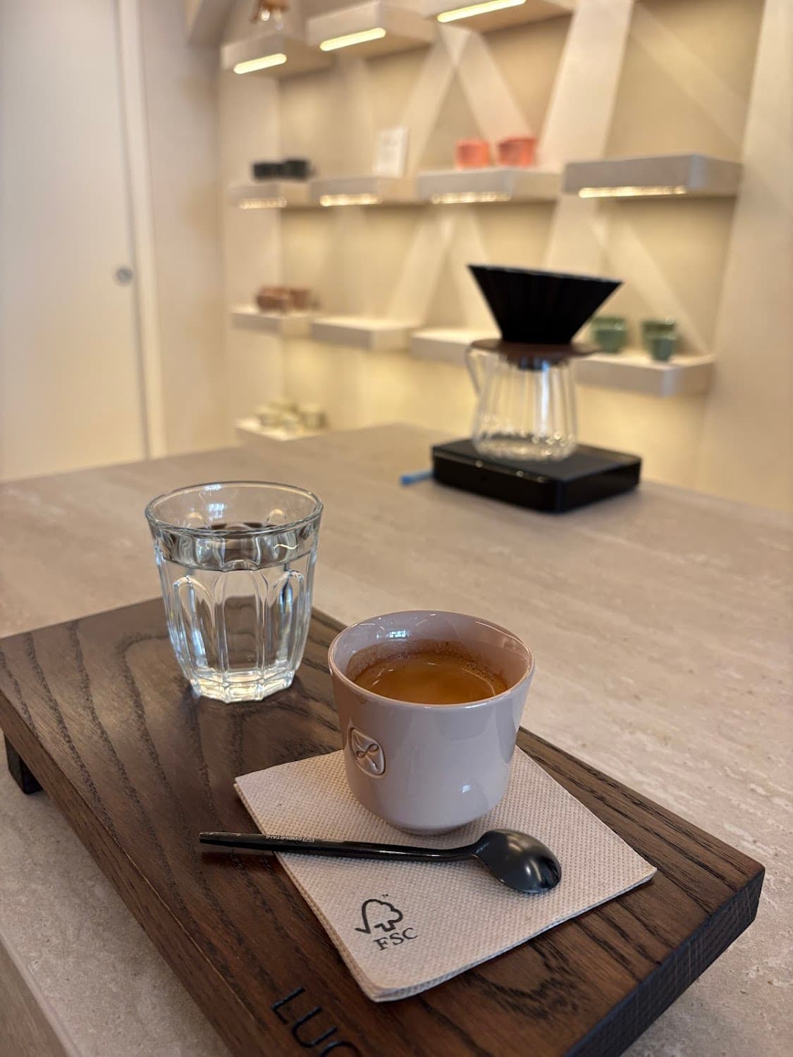 Luciko Café — specialty coffee shop in Paris (photo 4)
