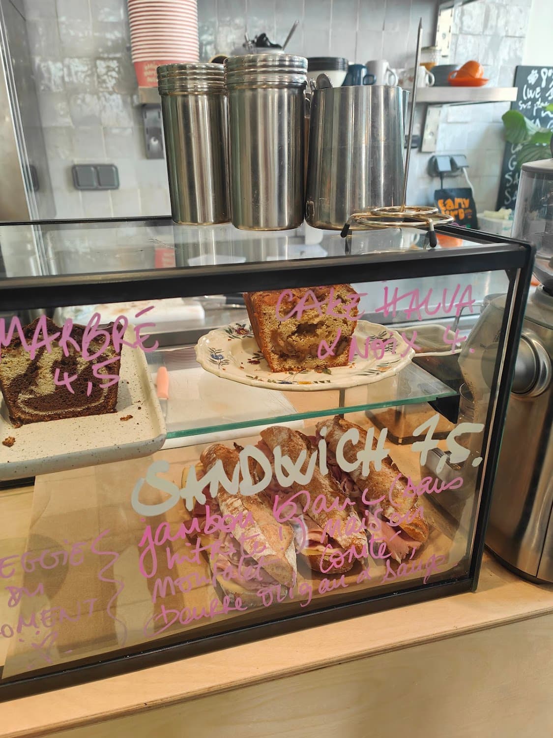 Magic Carpet Café — specialty coffee shop in Paris (photo 4)