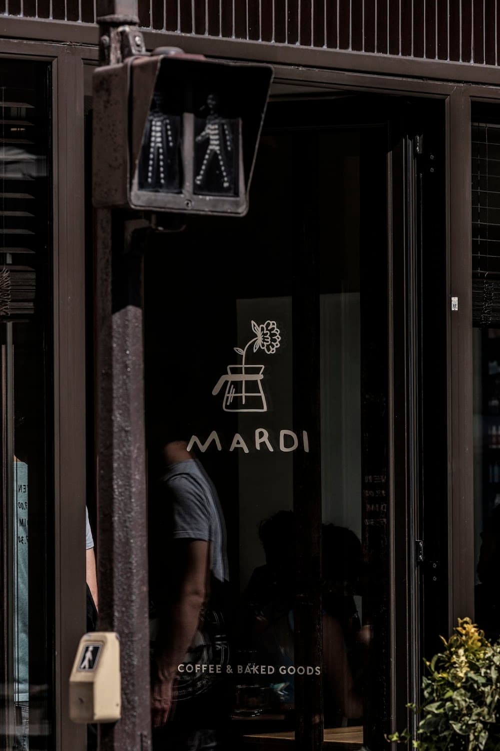 Mardi — specialty coffee shop in Paris (photo 1)