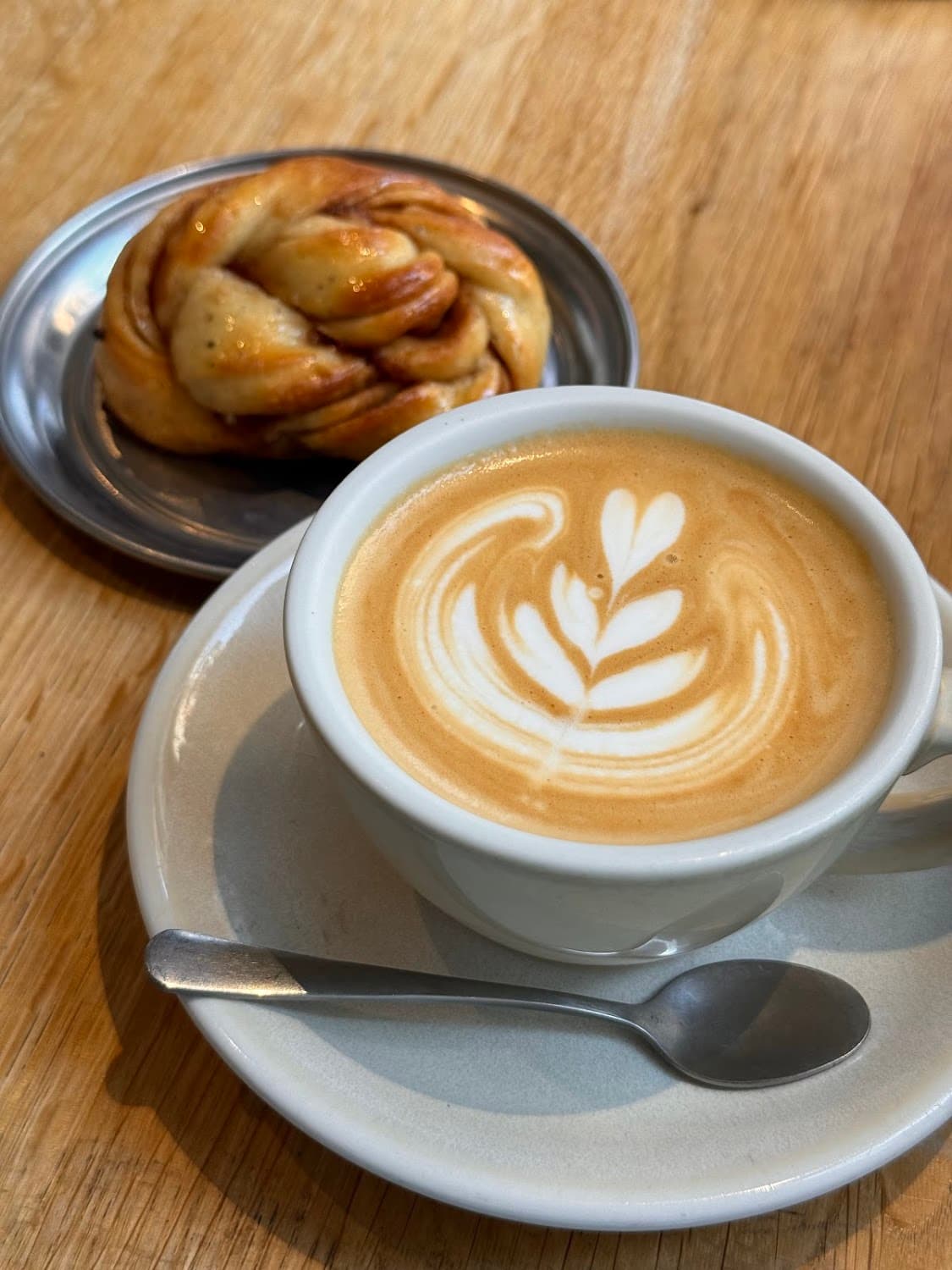 Mardi — specialty coffee shop in Paris (photo 4)