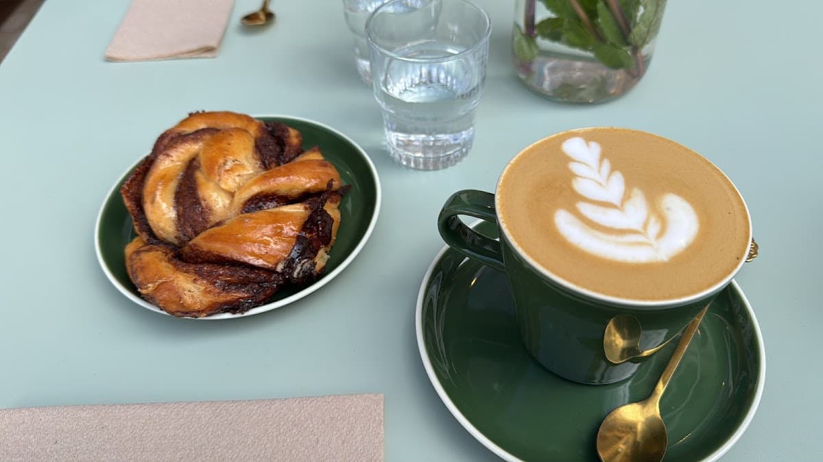 Margo — specialty coffee shop in Paris (photo 6)