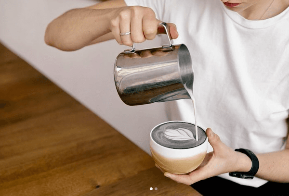 Merci Noir — specialty coffee shop in Paris (photo 7)