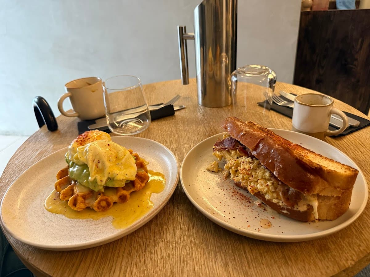 Moka - Rue du Colisée — specialty coffee shop in Paris (photo 5)