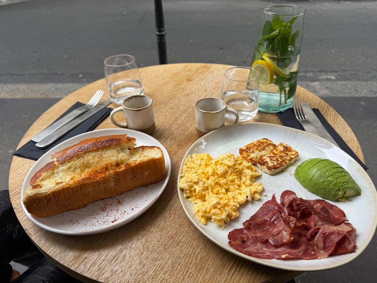 Moka - Rue du Colisée — specialty coffee shop in Paris (photo 7)