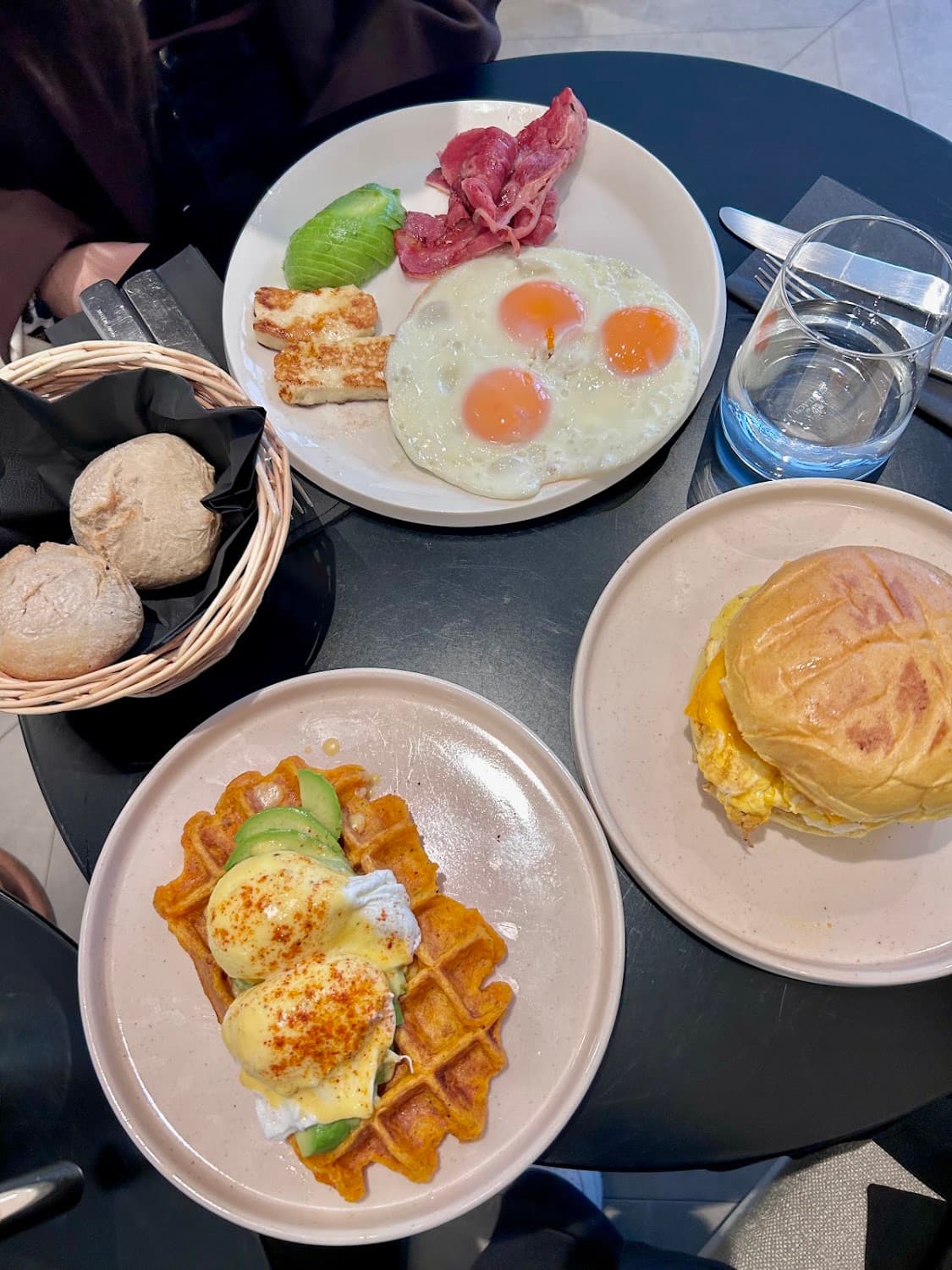 Moka - Rue La Fayette — specialty coffee shop in Paris (photo 5)