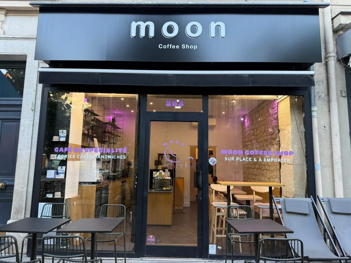 Moon Coffee Shop — specialty coffee shop in Paris (photo 7)