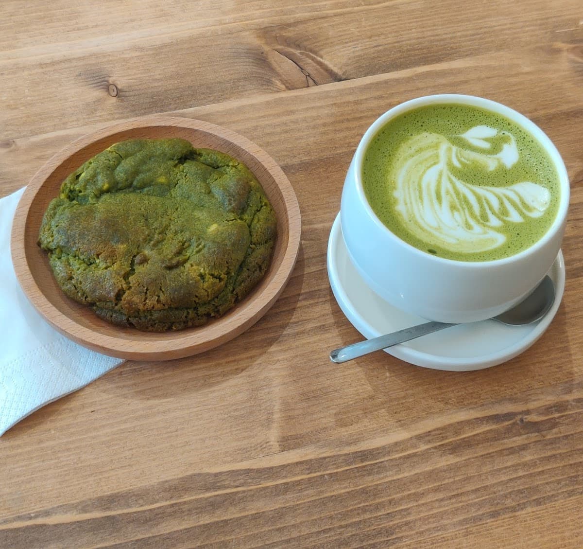 Moonlight café — specialty coffee shop in Paris (photo 2)