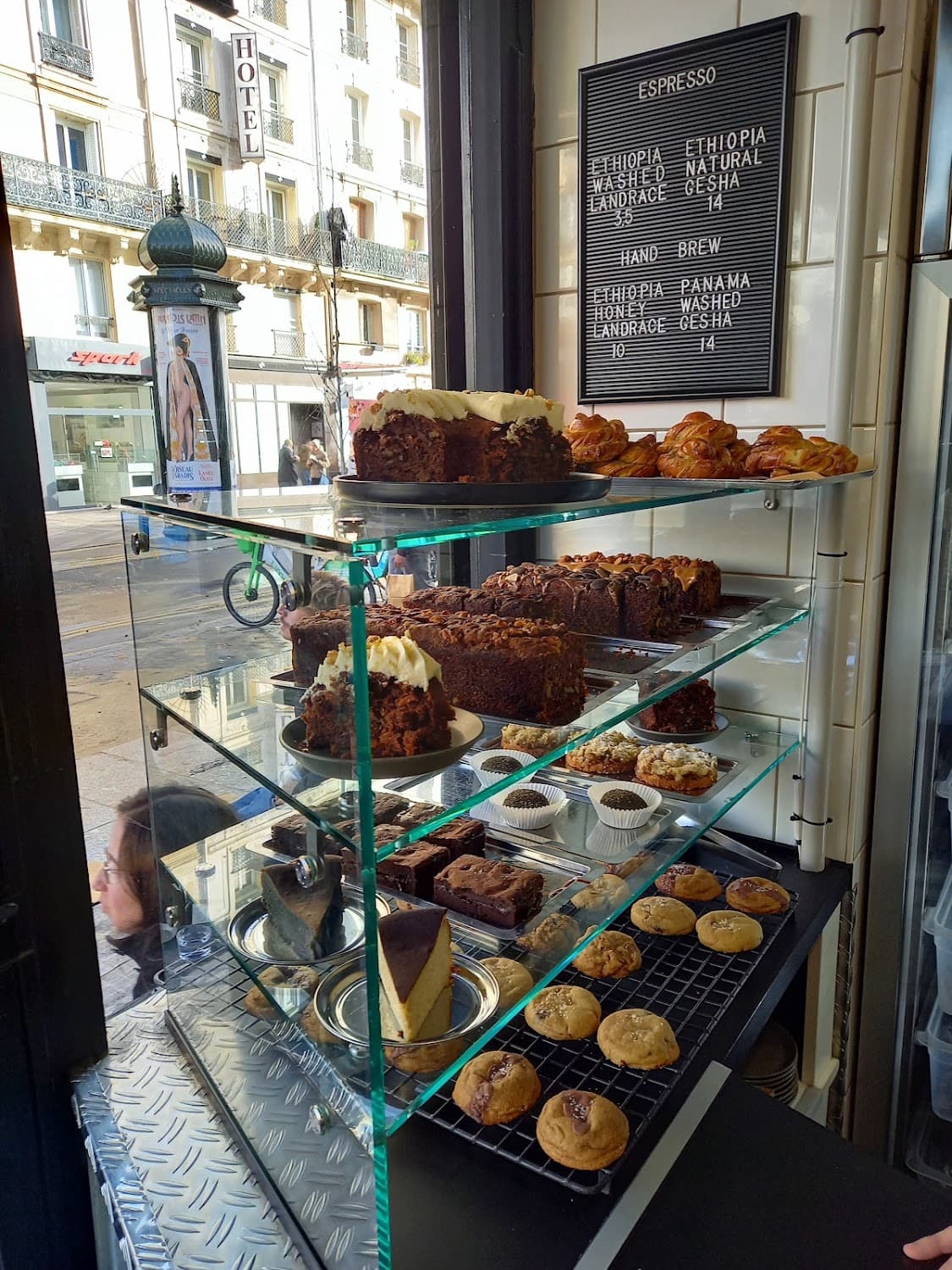 Motors Coffee — specialty coffee shop in Paris (photo 5)