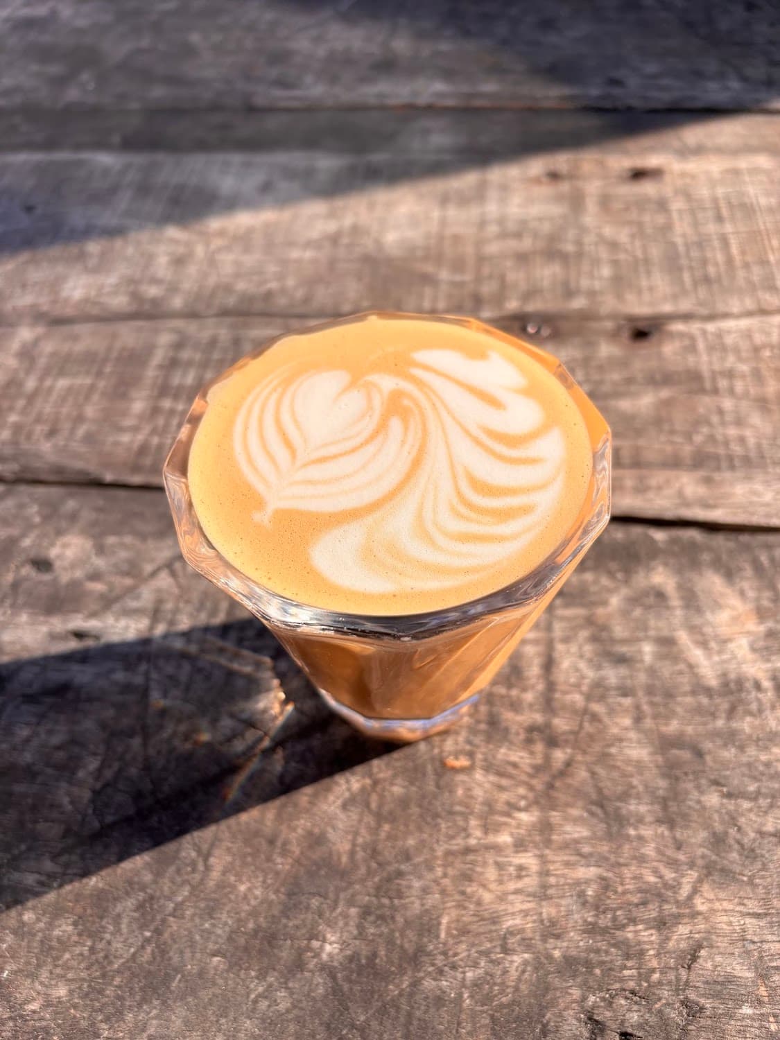 Motors Coffee — specialty coffee shop in Paris (photo 1)