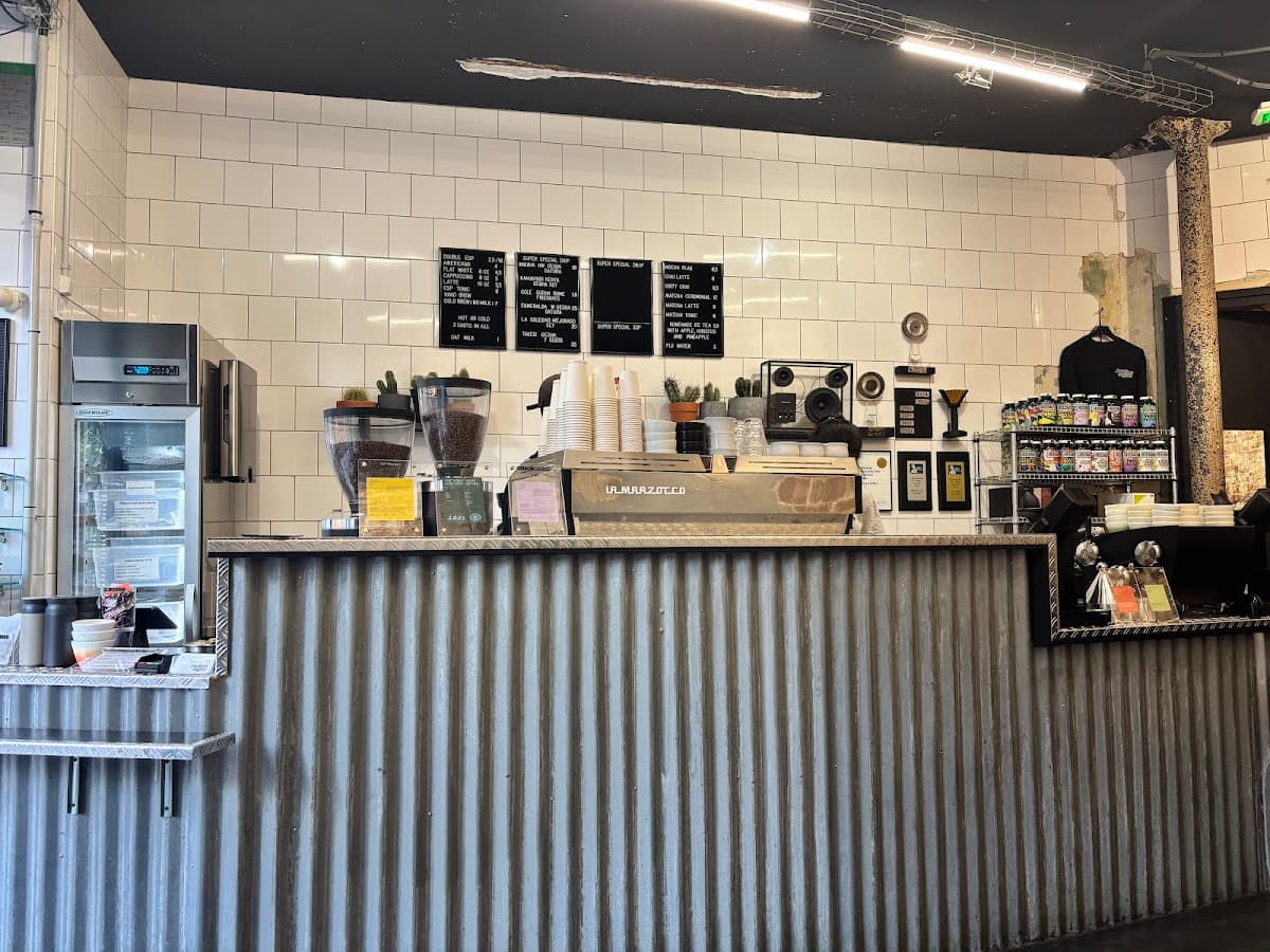 Motors Coffee — specialty coffee shop in Paris (photo 2)