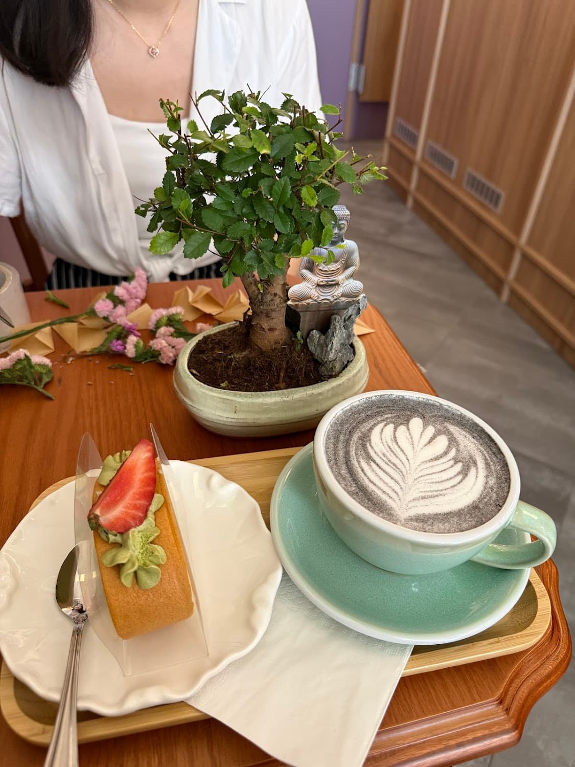 MW Paris - Coffee & Matcha — specialty coffee shop in Paris (photo 2)