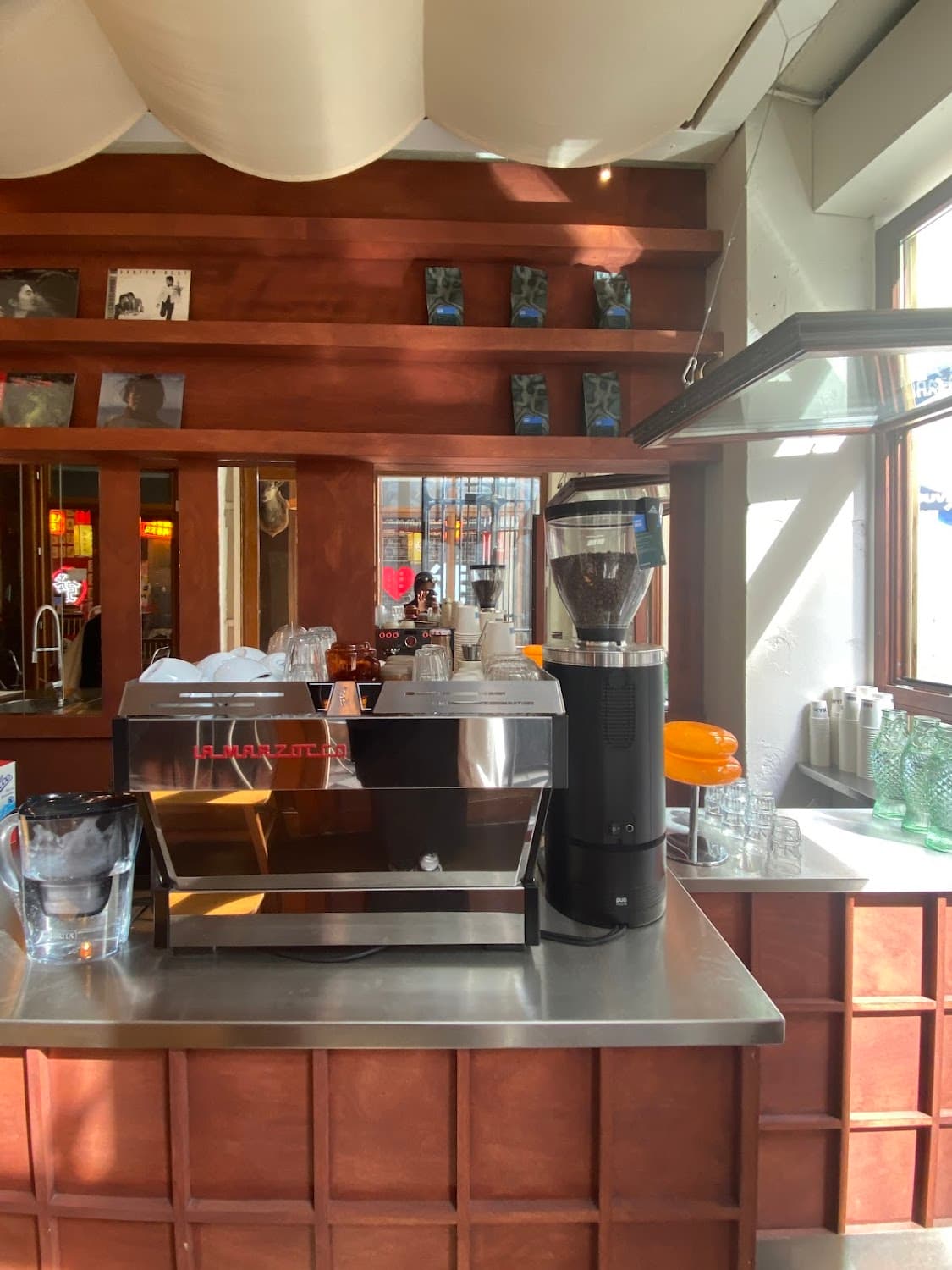 Nami — specialty coffee shop in Paris (photo 2)