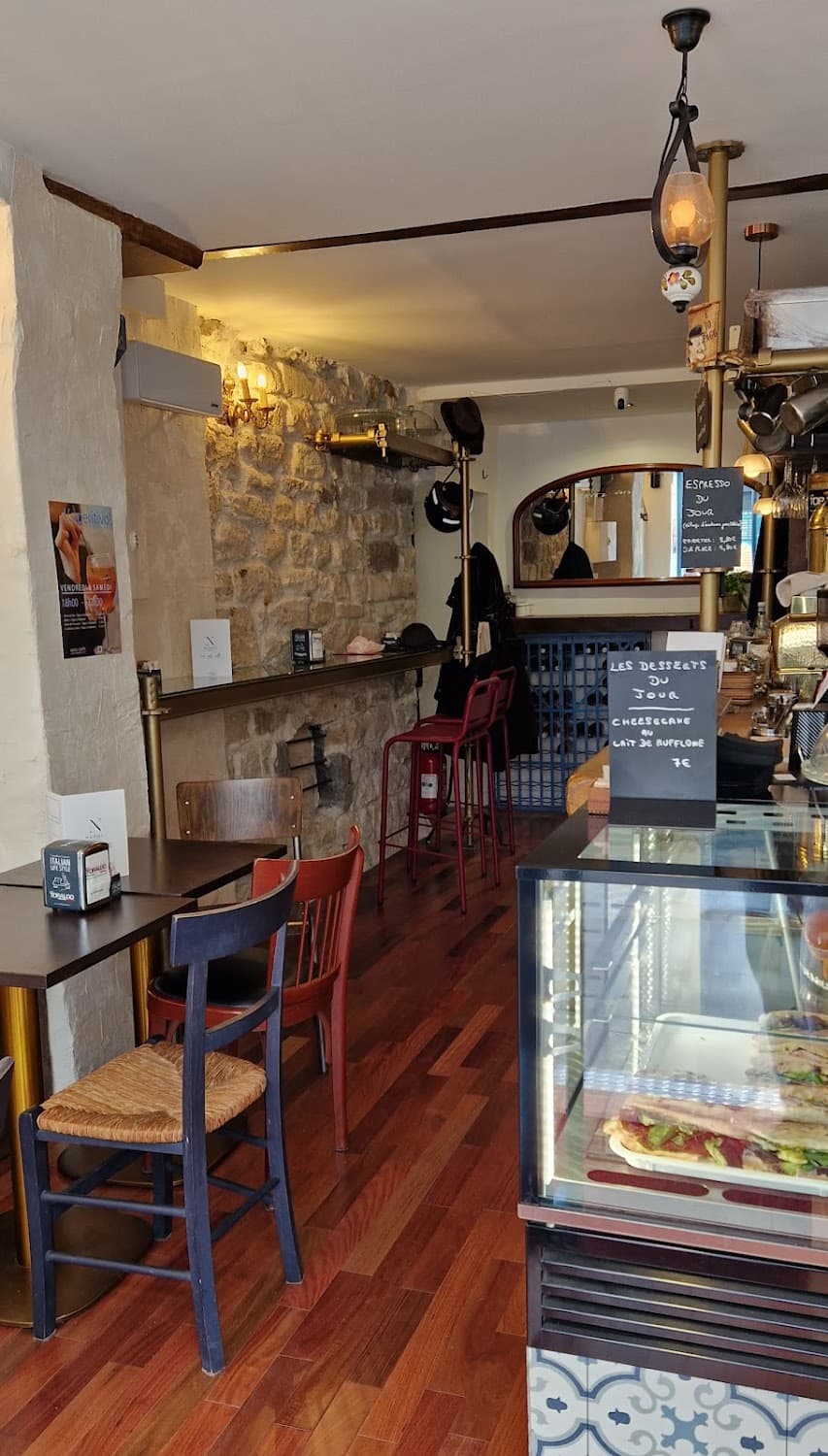 Napoli Caffè — specialty coffee shop in Paris (photo 2)