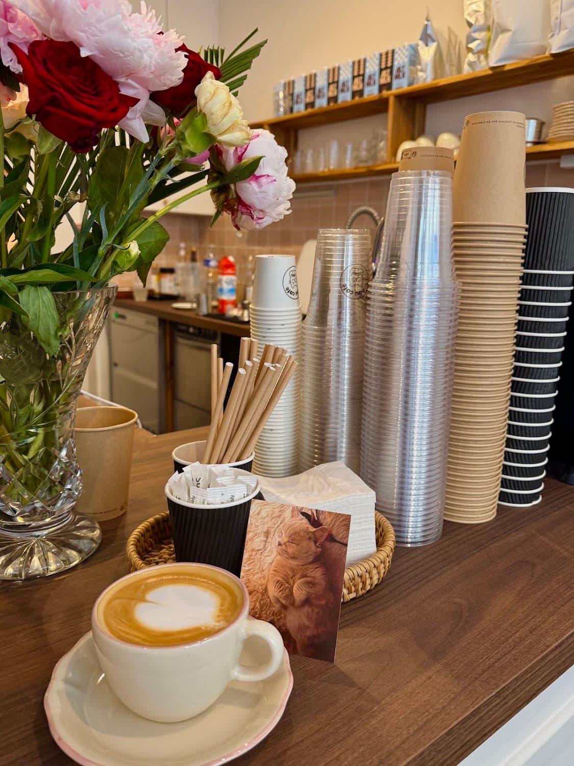 Nau Café — specialty coffee shop in Paris (photo 1)