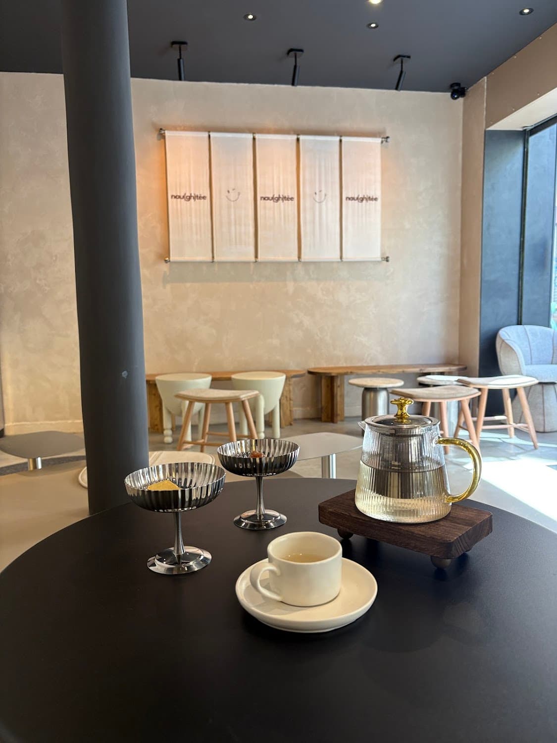 Nau(gh)tēe Café, specialty coffee shop in Paris (photo 8)