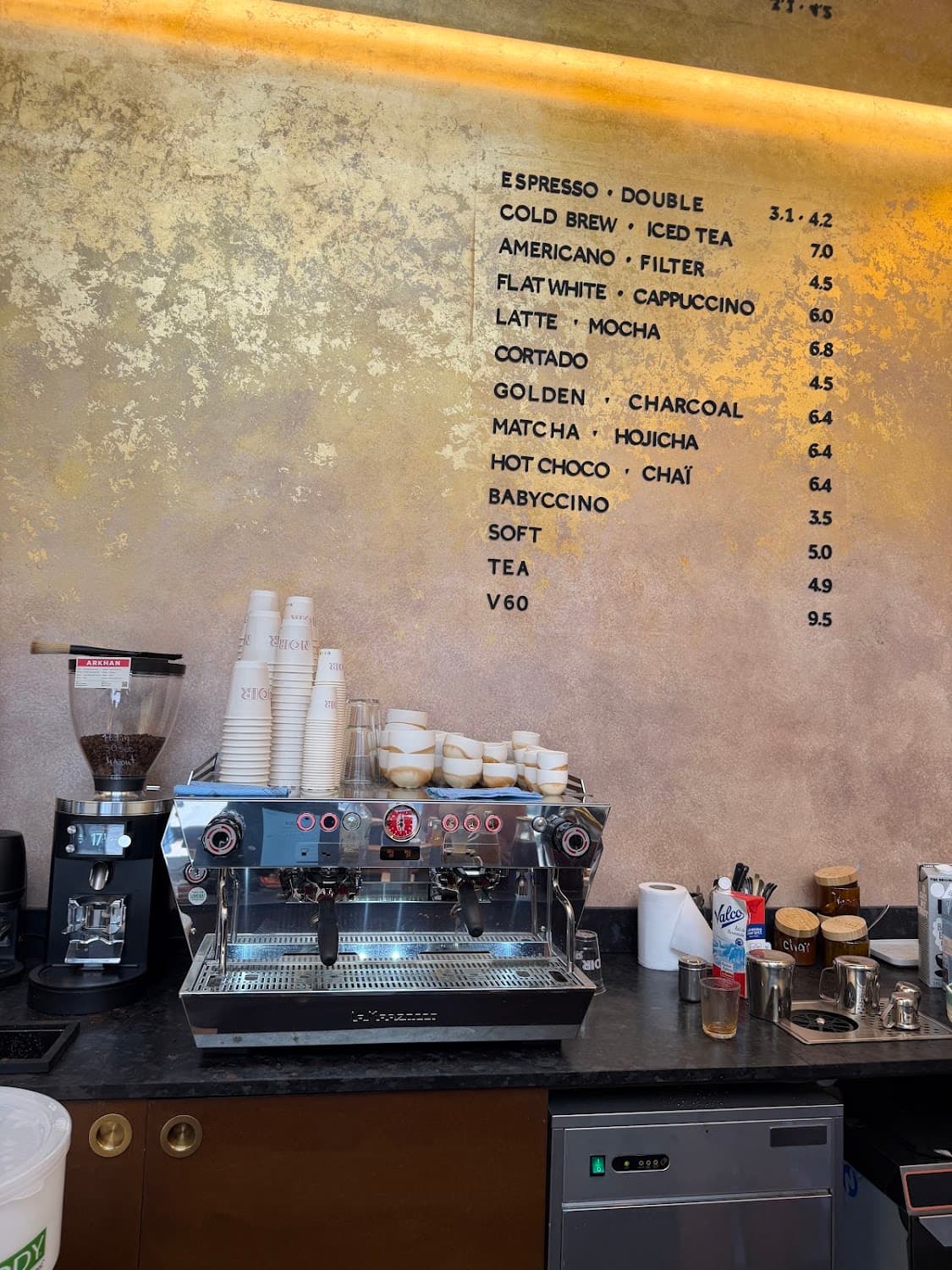 Noir - Rue du Boccador, specialty coffee shop in Paris (photo 4)