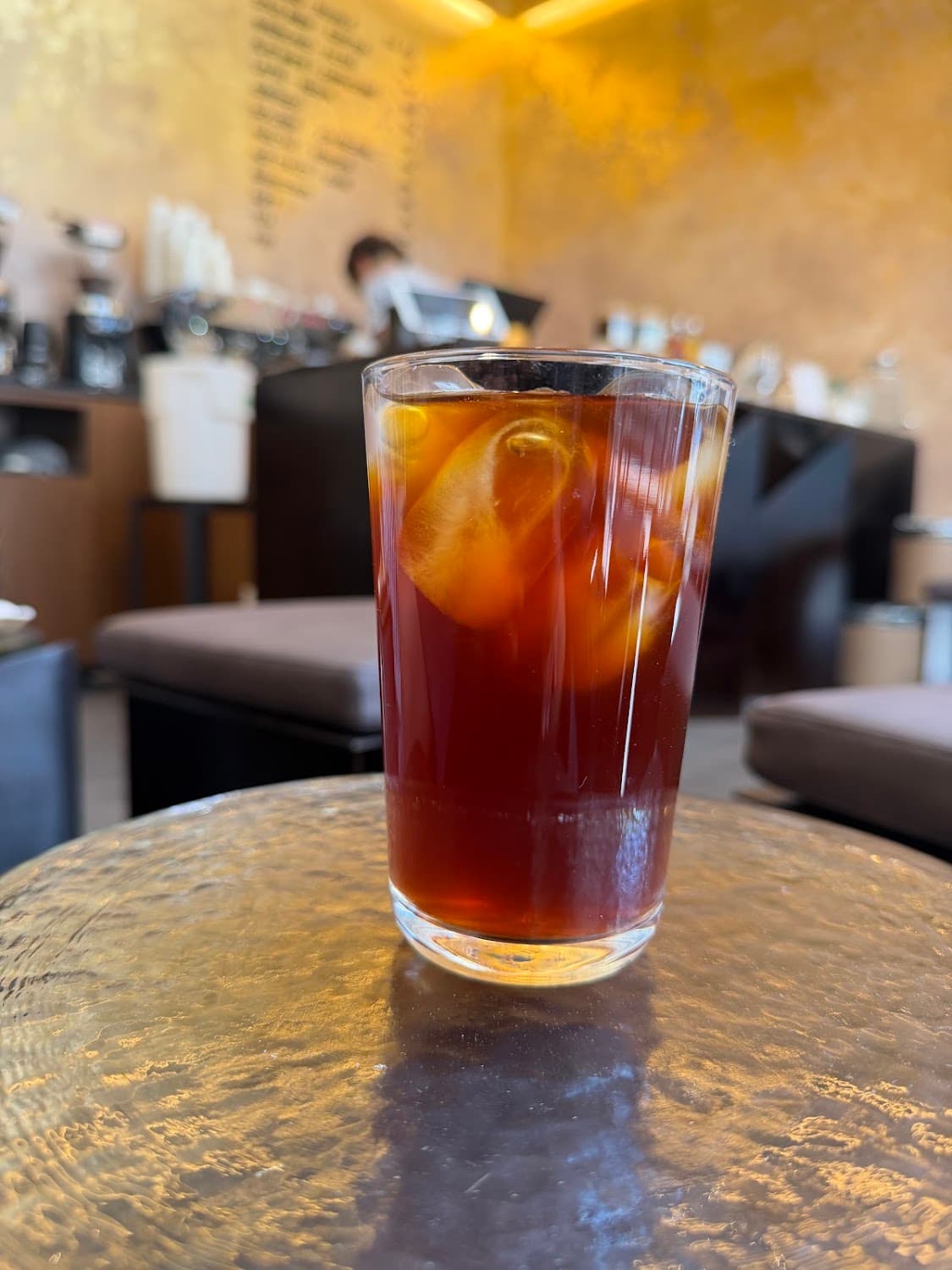 Noir - Rue du Boccador, specialty coffee shop in Paris (photo 2)
