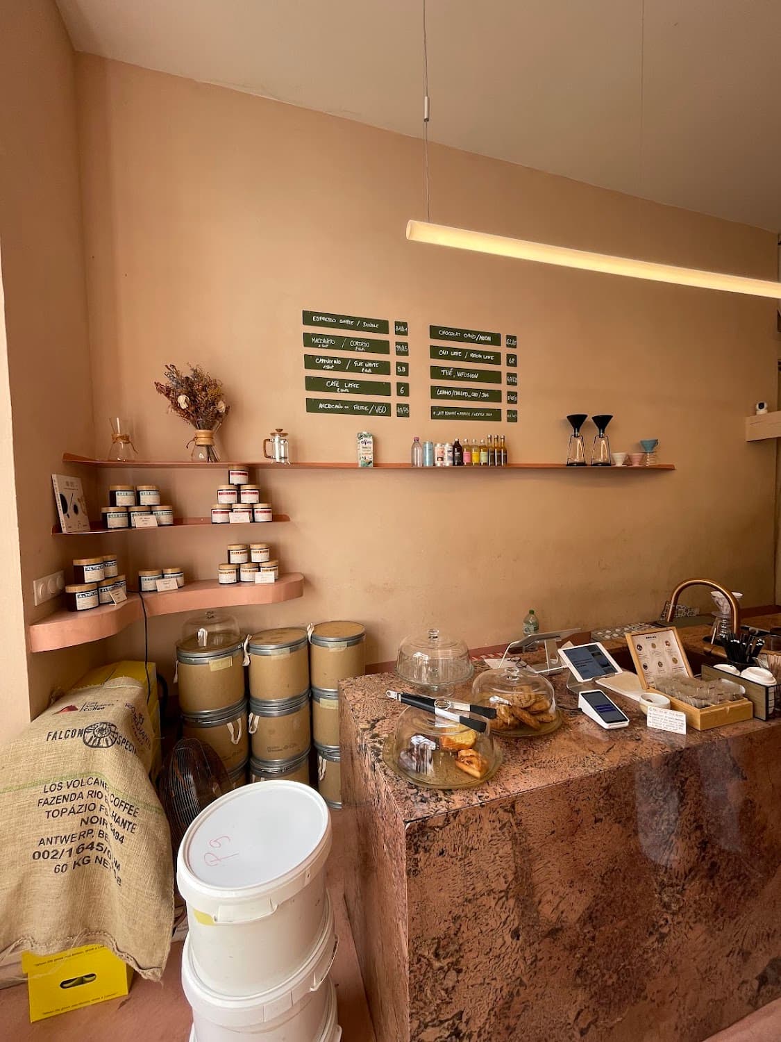 Noir - Coffee Shop & Torréfacteur — specialty coffee shop in Paris (photo 4)